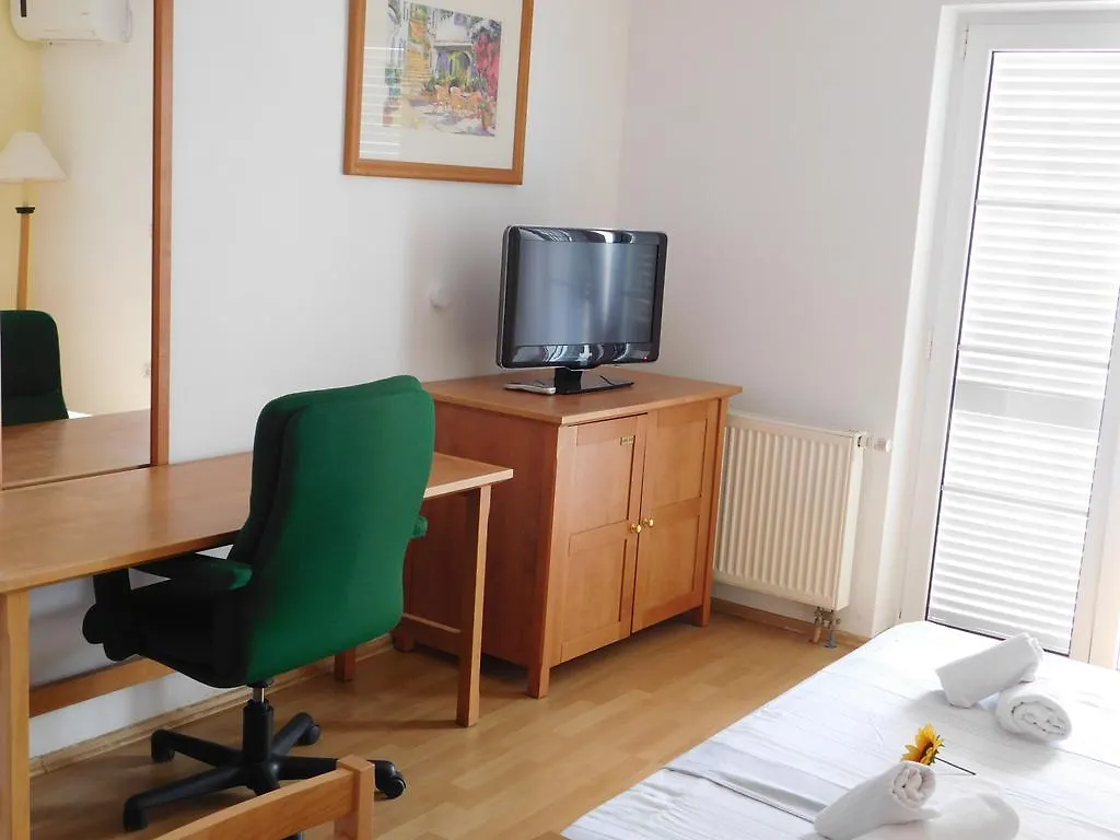 Apartments Lucija Pula 0*,  Croatia