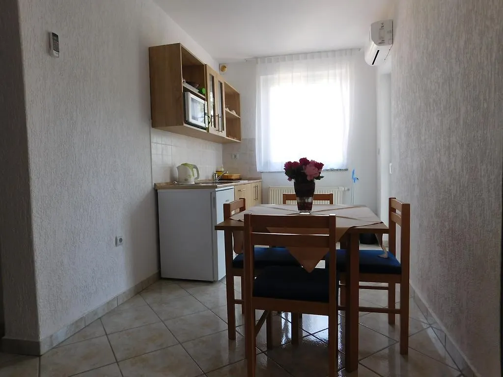Apartments Lucija Pula 0*,