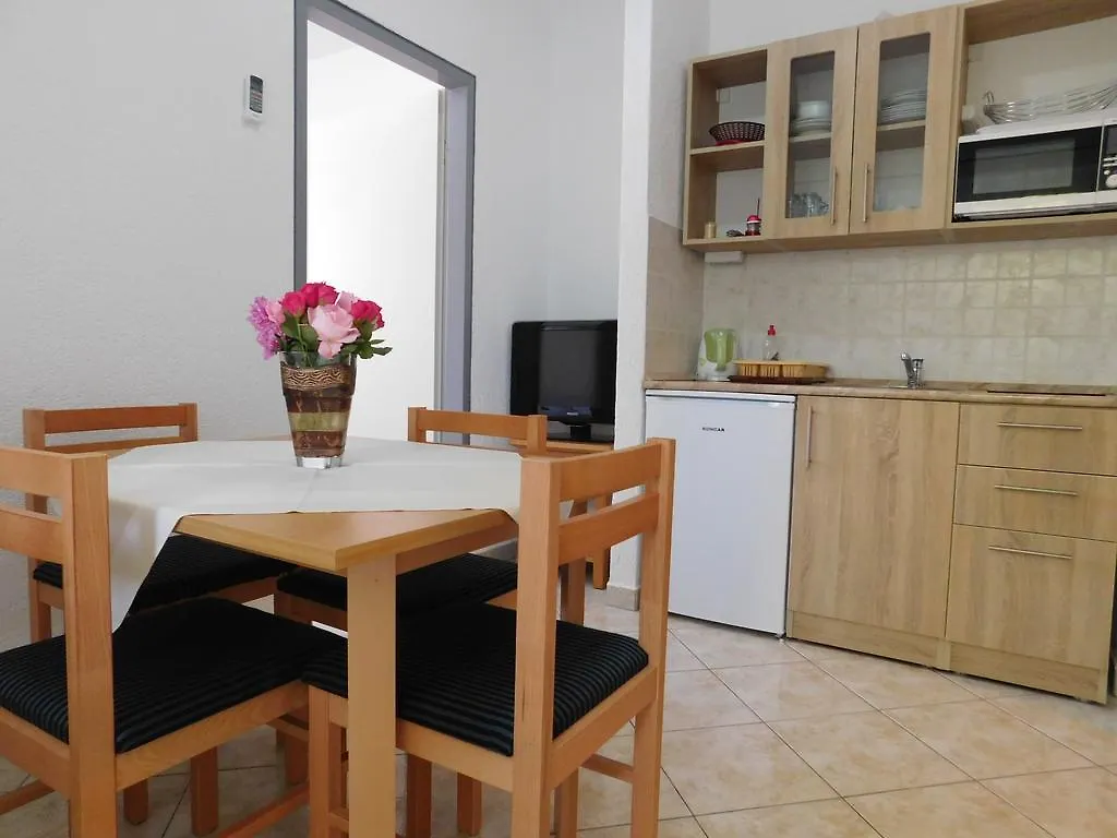 Apartments Lucija Pula 0*,  Croatia